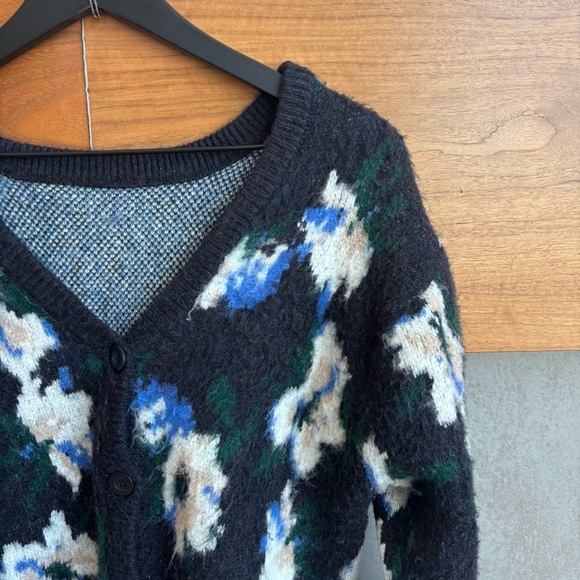 Niko and Abstract V-Neck Cardigan, Size M - Picture 6 of 11